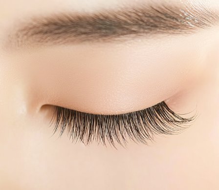まつ毛エクステを施した目元